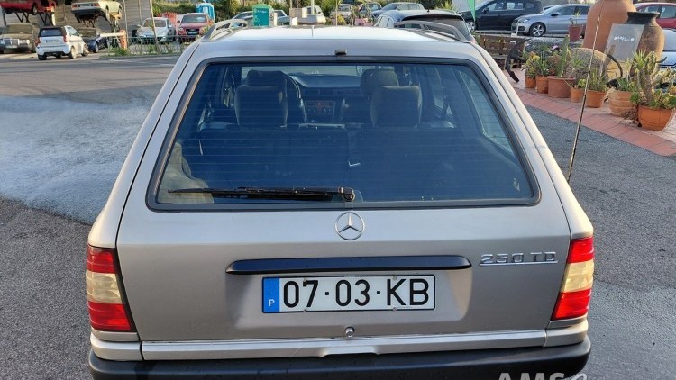 Mercedes-Benz 250 TD
