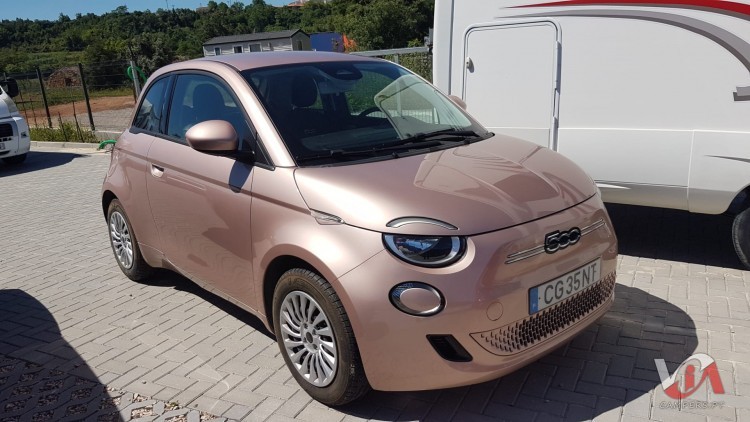 Fiat 500E Action
