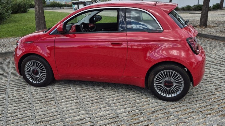 Fiat 500E RED
