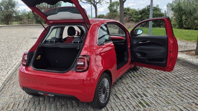 Fiat 500E RED