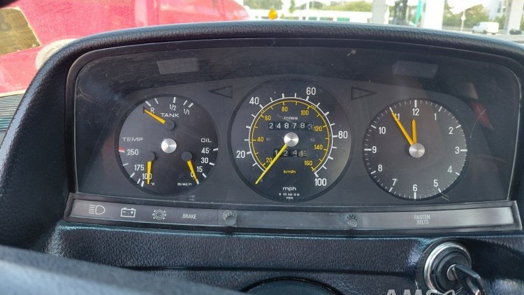 Mercedes-Benz 240 D C/ AC vers&atilde;o americana
