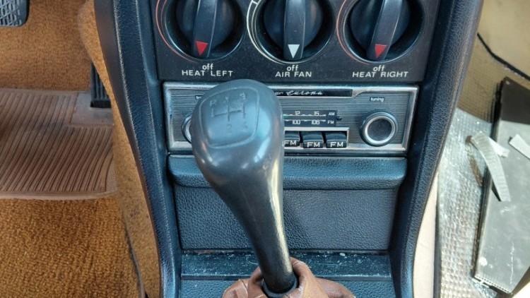 Mercedes-Benz 240 D C/ AC vers&atilde;o americana