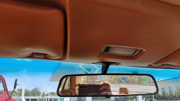 Mercedes-Benz 240 D C/ AC vers&atilde;o americana