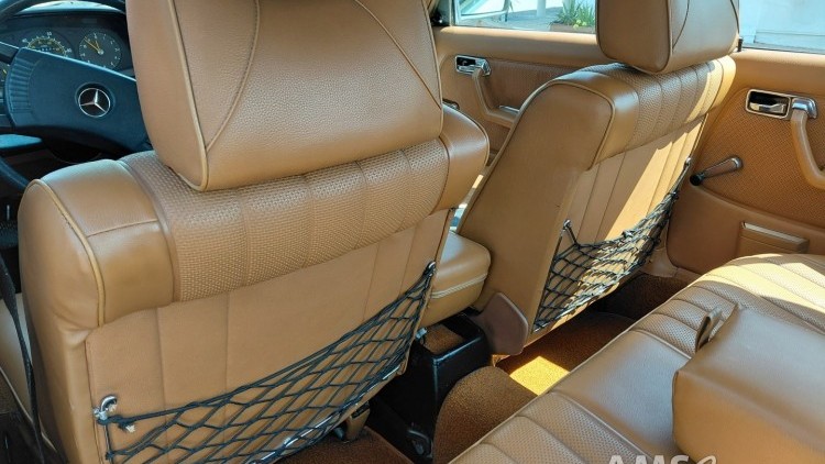 Mercedes-Benz 240 D C/ AC vers&atilde;o americana