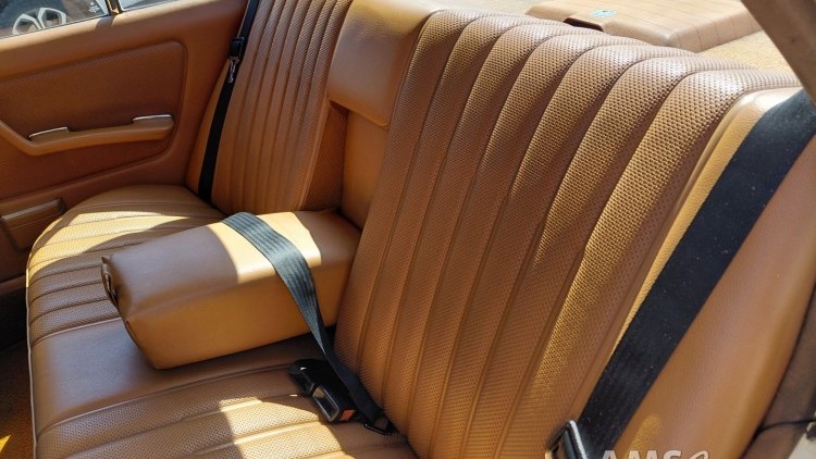 Mercedes-Benz 240 D C/ AC vers&atilde;o americana