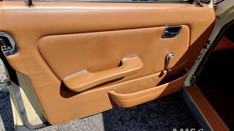 Mercedes-Benz 240 D C/ AC vers&atilde;o americana