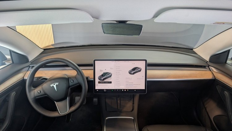 Tesla Model 3 Outro