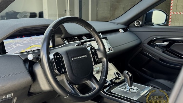 Land Rover Range Rover P300e R-Dynamic SE