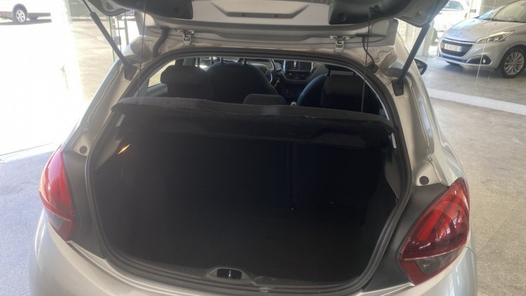 Peugeot 208 1.2 Pure Tech "Style" (74 MIL KMs)