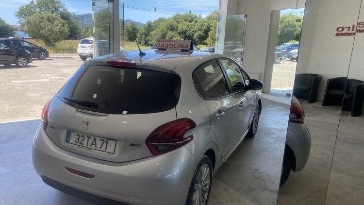 Peugeot 208 1.2 Pure Tech "Style" (74 MIL KMs)
