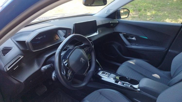 Peugeot E-2008 allure pack auto