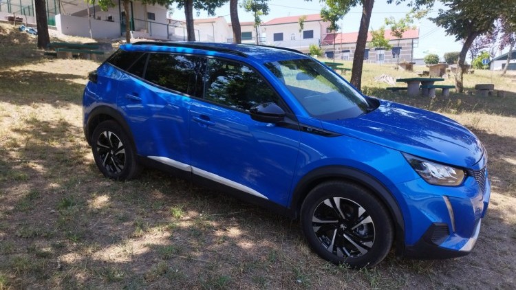 Peugeot E-2008 allure pack auto