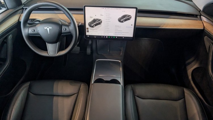 Tesla Model Y dual motor long range