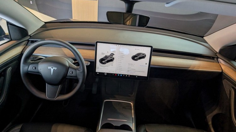 Tesla Model Y Dual Motor AWD