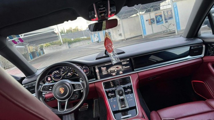 Porsche Panamera Sport Turismo 4 E-Hybrid