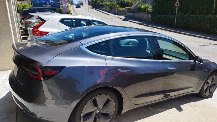 Tesla Model 3 longe range awd auto
