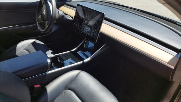 Tesla Model 3 longe range awd auto
