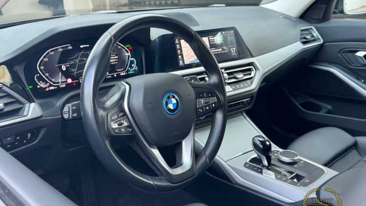 BMW S&eacute;rie 3 - 320 e Touring Line SPORT