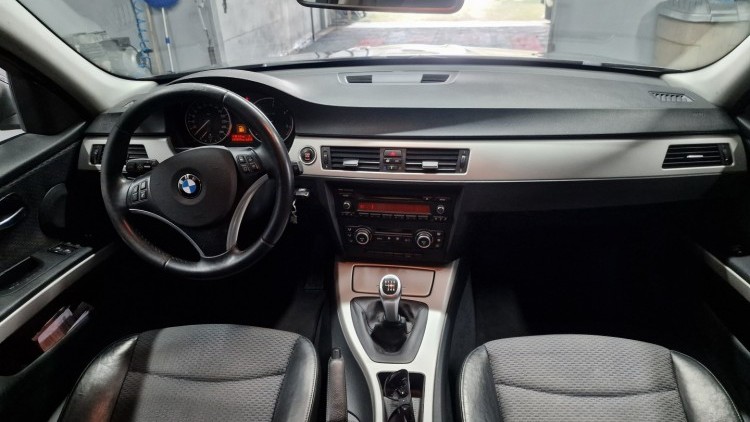 BMW S&eacute;rie 3 - 318