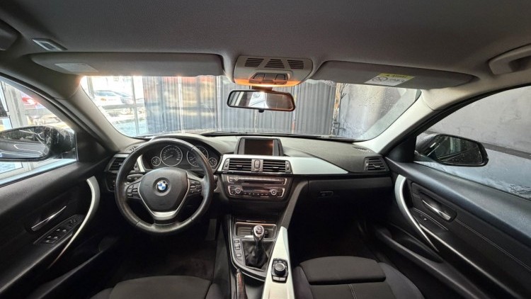 BMW S&eacute;rie 3 - 318 d Line Sport