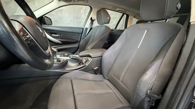 BMW S&eacute;rie 3 - 318 d Line Sport