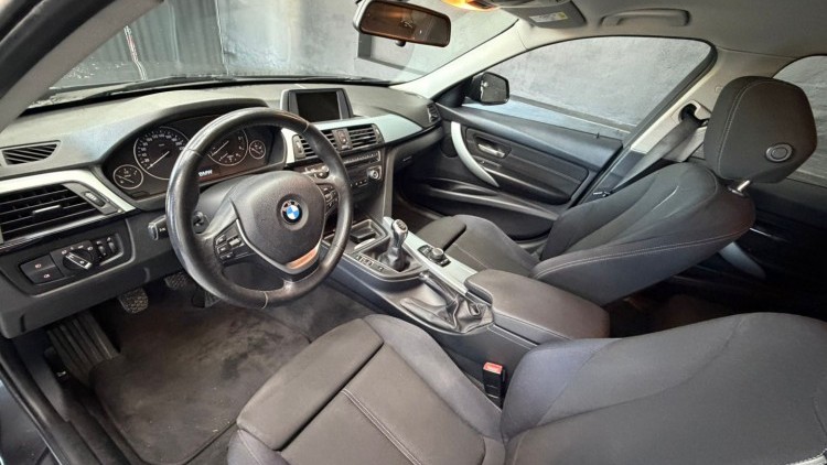 BMW S&eacute;rie 3 - 318 d Line Sport