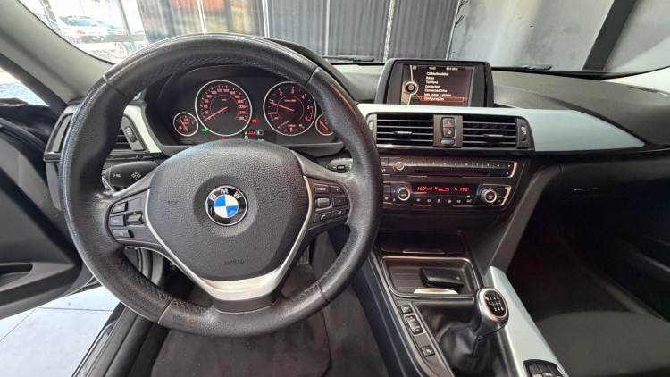 BMW S&eacute;rie 3 - 318 d Line Sport