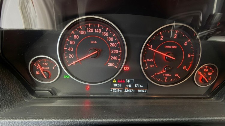 BMW S&eacute;rie 3 - 318 d Line Sport