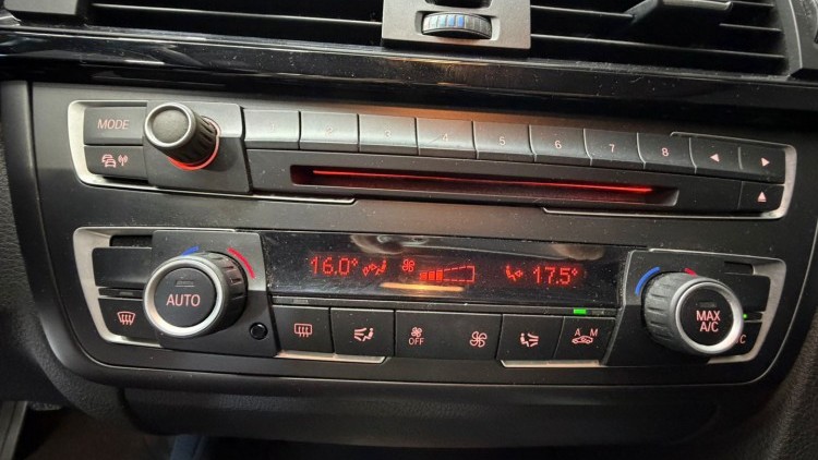 BMW S&eacute;rie 3 - 318 d Line Sport