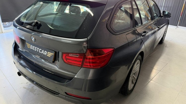 BMW S&eacute;rie 3 - 318 d Line Sport