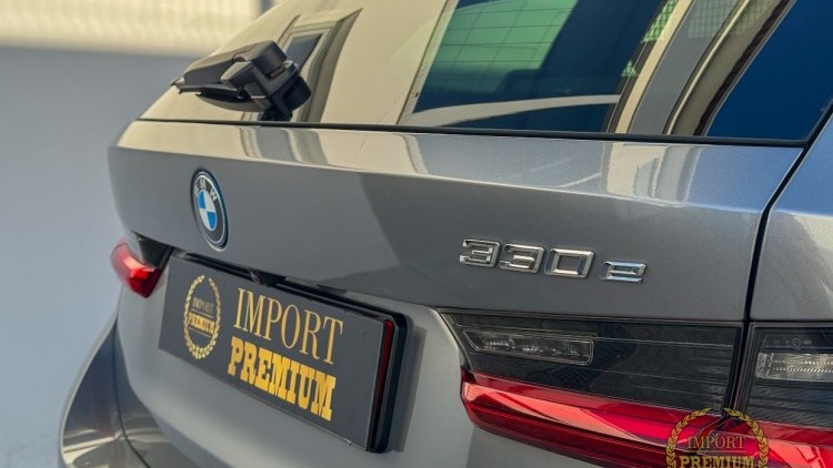 BMW S&eacute;rie 3 - 330 e Touring PACK M