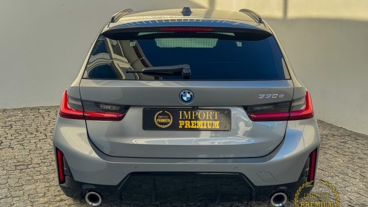 BMW S&eacute;rie 3 - 330 e Touring PACK M