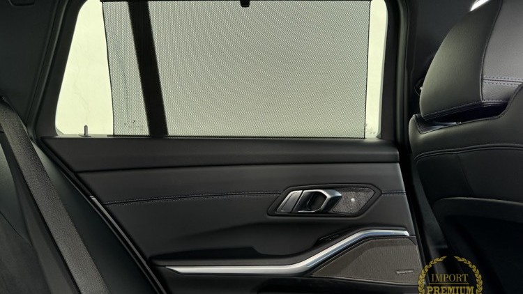 BMW S&eacute;rie 3 - 330 e Touring PACK M