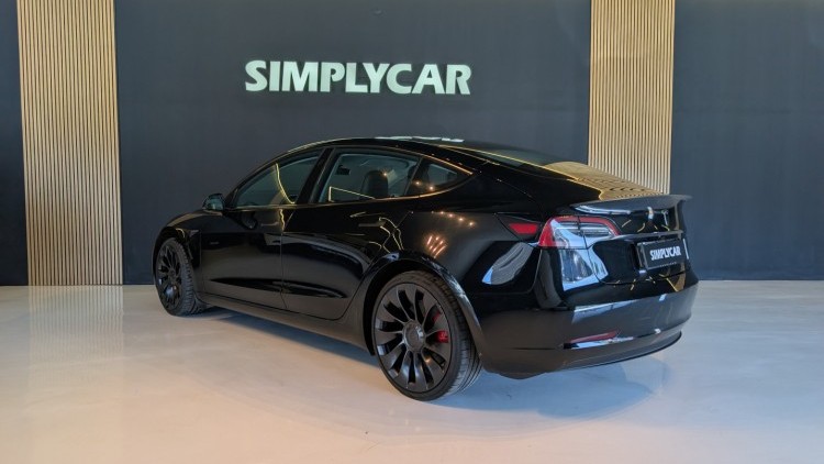 Tesla Model 3 AWD performance