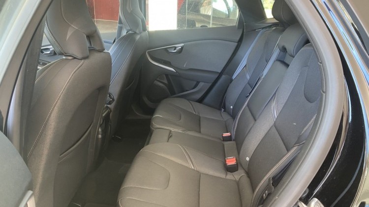 Volvo V40 1.6 D2 "Cross Country" (29 MIL KMs)