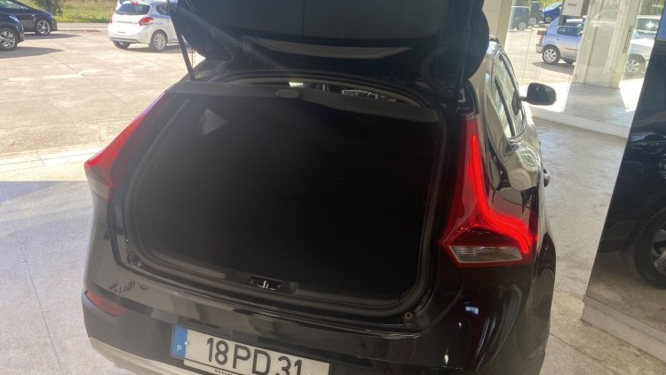 Volvo V40 1.6 D2 "Cross Country" (29 MIL KMs)