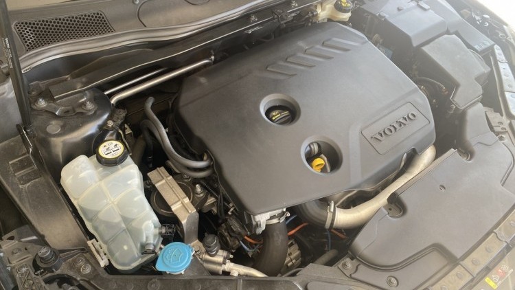 Volvo V40 1.6 D2 "Cross Country" (29 MIL KMs)