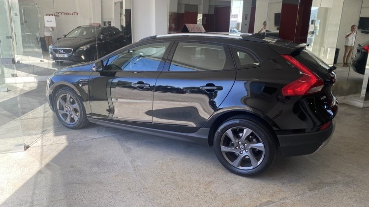 Volvo V40 1.6 D2 "Cross Country" (29 MIL KMs)