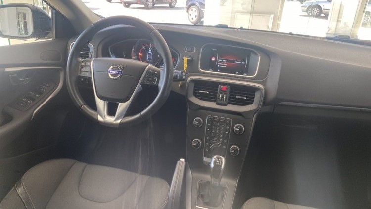 Volvo V40 1.6 D2 "Cross Country" (29 MIL KMs)