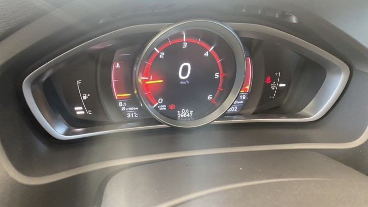 Volvo V40 1.6 D2 "Cross Country" (29 MIL KMs)