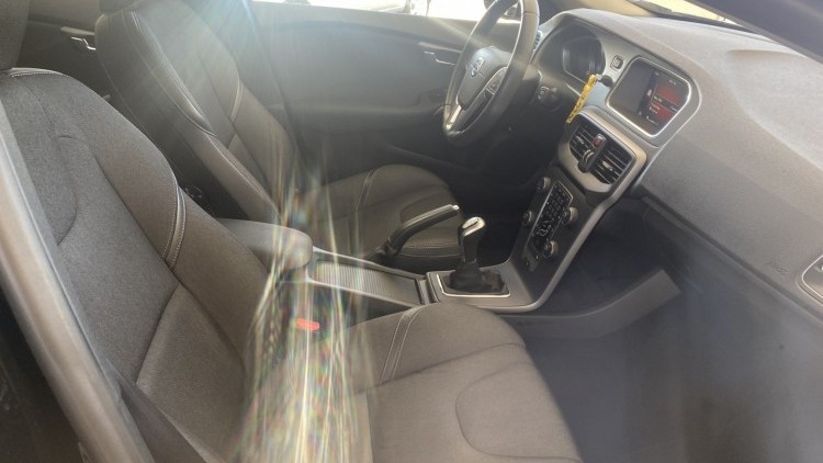 Volvo V40 1.6 D2 "Cross Country" (29 MIL KMs)