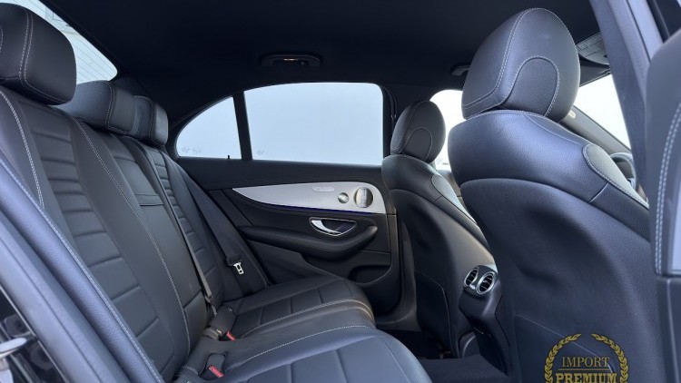 Mercedes-Benz Classe E 300 de AMG / PACK NIGHT