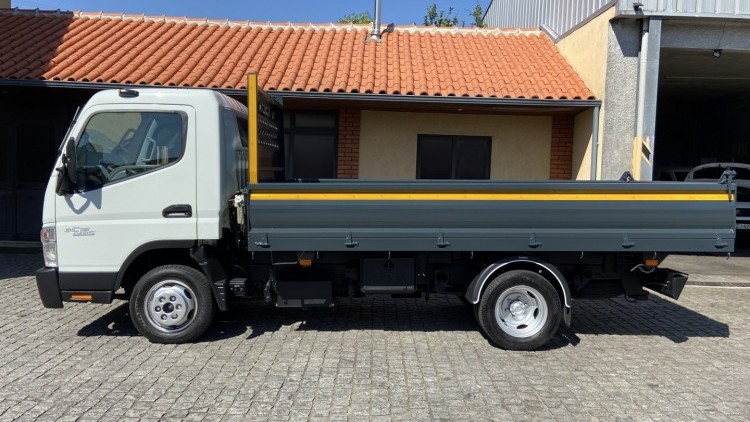 Mitsubishi Canter Fuso 3C15 Tribasculante