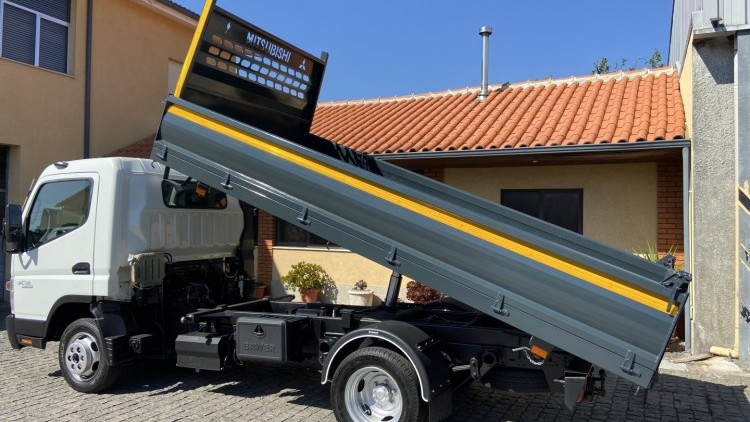 Mitsubishi Canter Fuso 3C15 Tribasculante