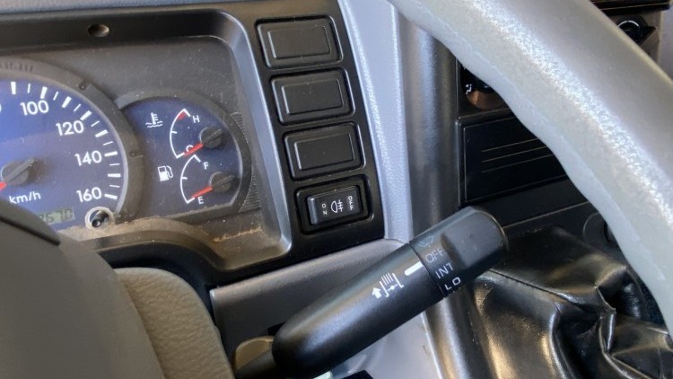 Mitsubishi Canter Fuso 3C15 Tribasculante