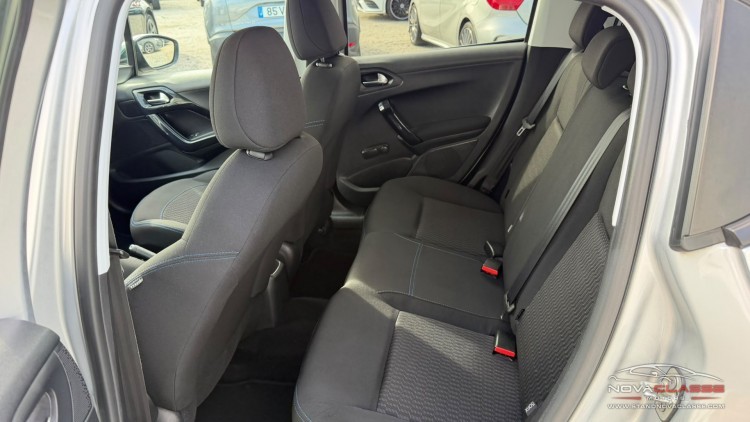 Peugeot 208 PureTech Style