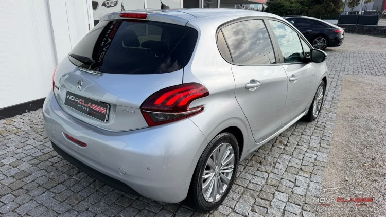 Peugeot 208 PureTech Style