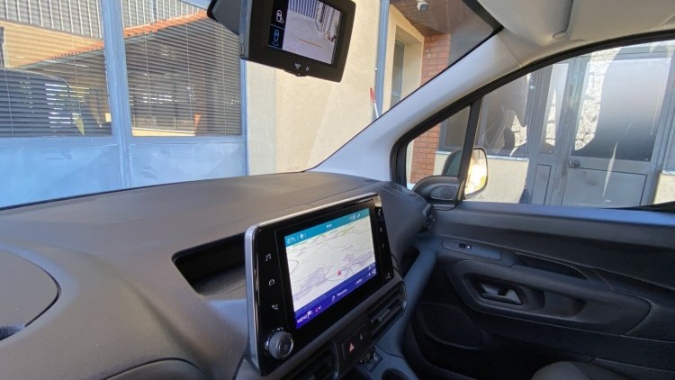 Citro&euml;n Berlingo 1.6 BlueHDI 100cv CARPLAY e CAMARA