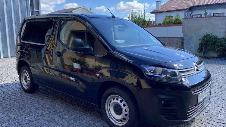 Citro&euml;n Berlingo 1.6 BlueHDI 100cv CARPLAY e CAMARA