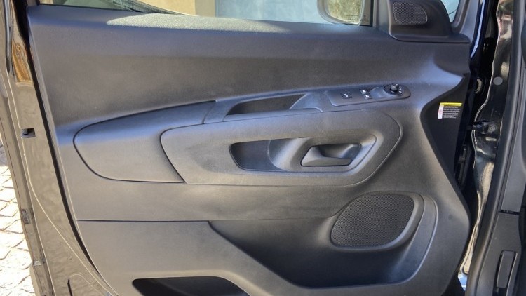 Citro&euml;n Berlingo 1.6 BlueHDI 100cv CARPLAY e CAMARA